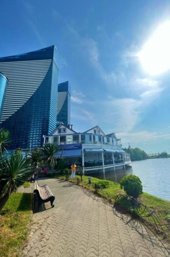 Deluxe Aparthotel In Orbi City Batumi Exteriör bild