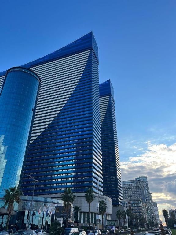 Deluxe Aparthotel In Orbi City Batumi Exteriör bild