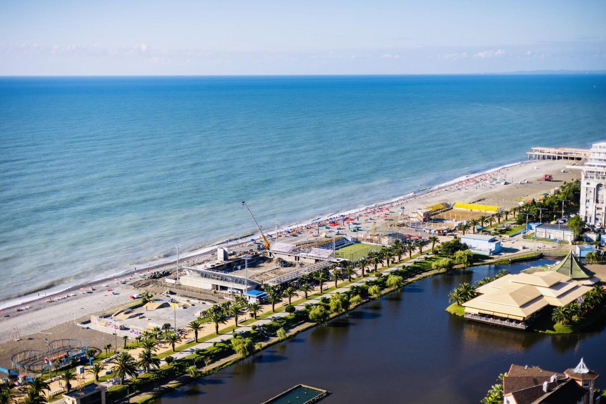 Deluxe Aparthotel In Orbi City Batumi Exteriör bild