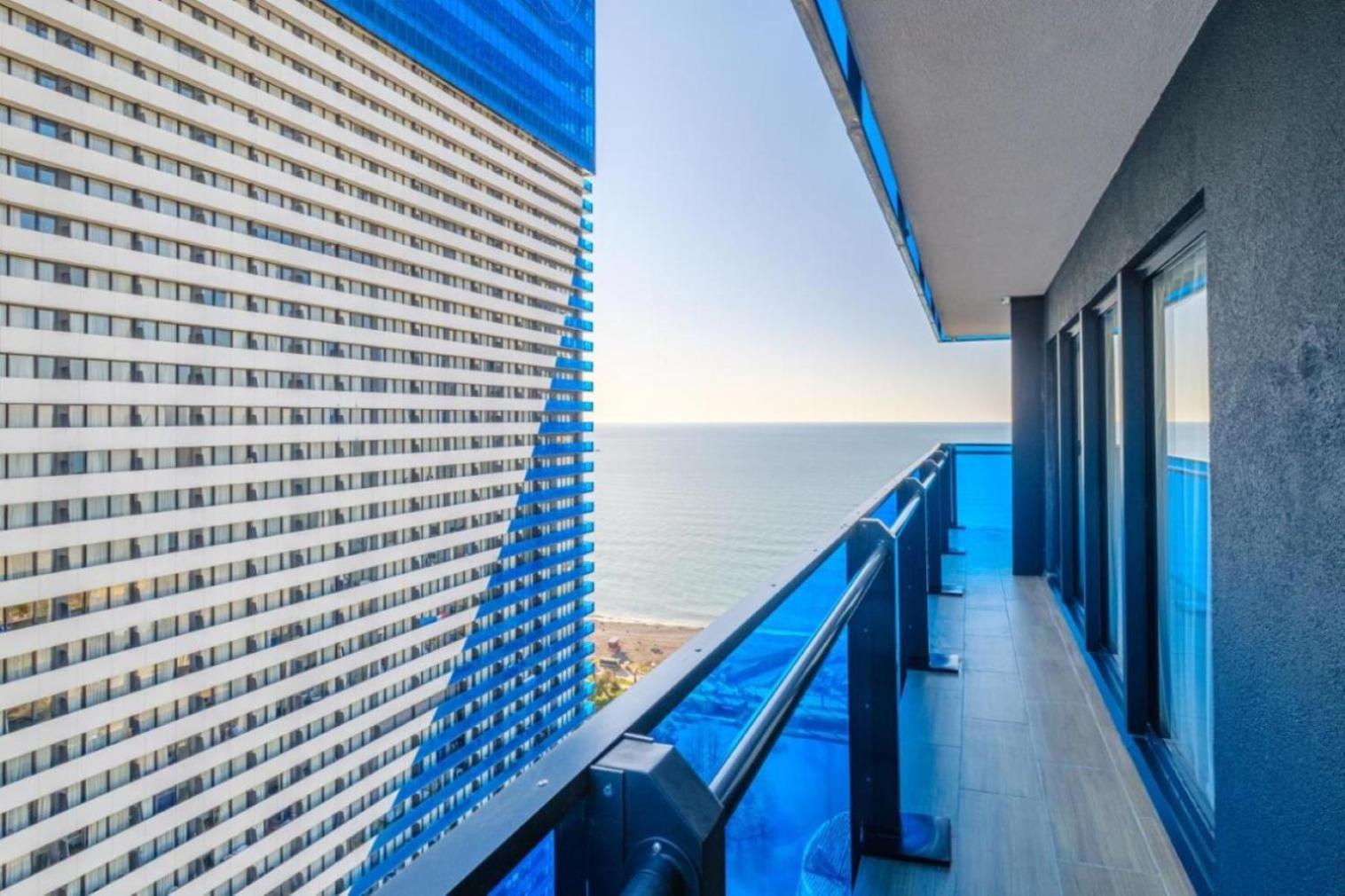 Deluxe Aparthotel In Orbi City Batumi Exteriör bild