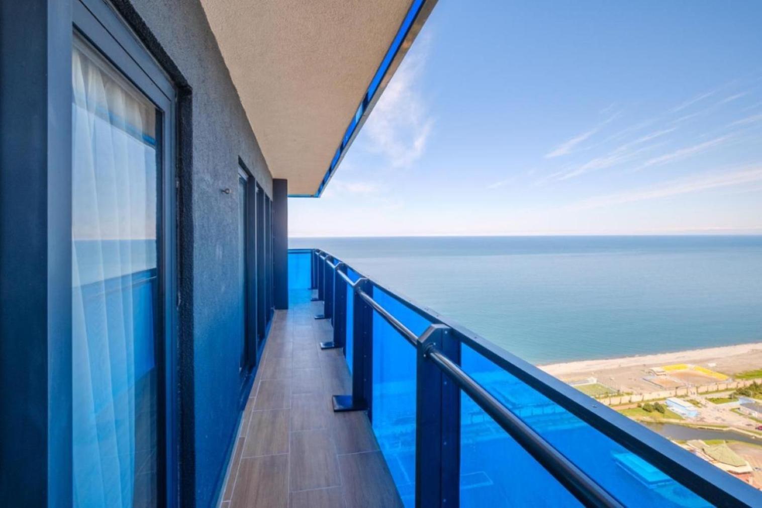 Deluxe Aparthotel In Orbi City Batumi Exteriör bild