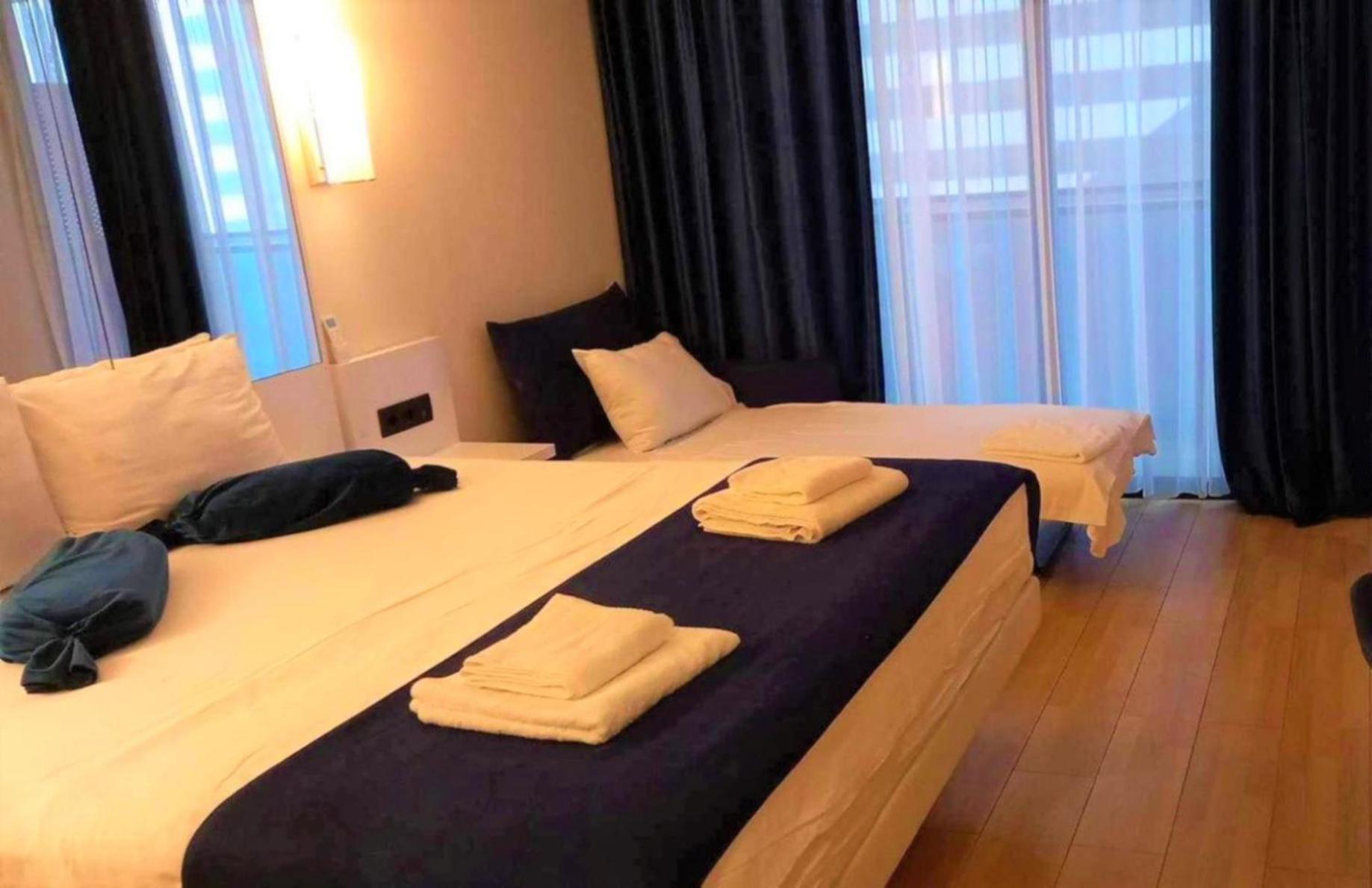Deluxe Aparthotel In Orbi City Batumi Exteriör bild