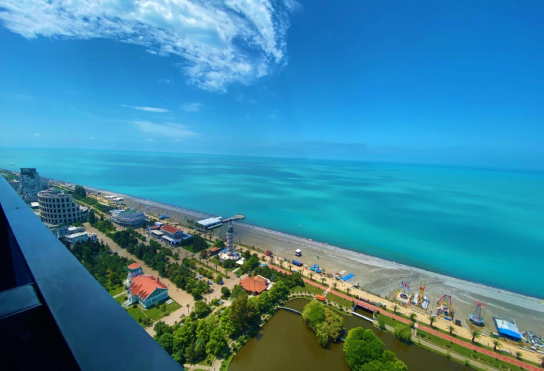 Deluxe Aparthotel In Orbi City Batumi Exteriör bild