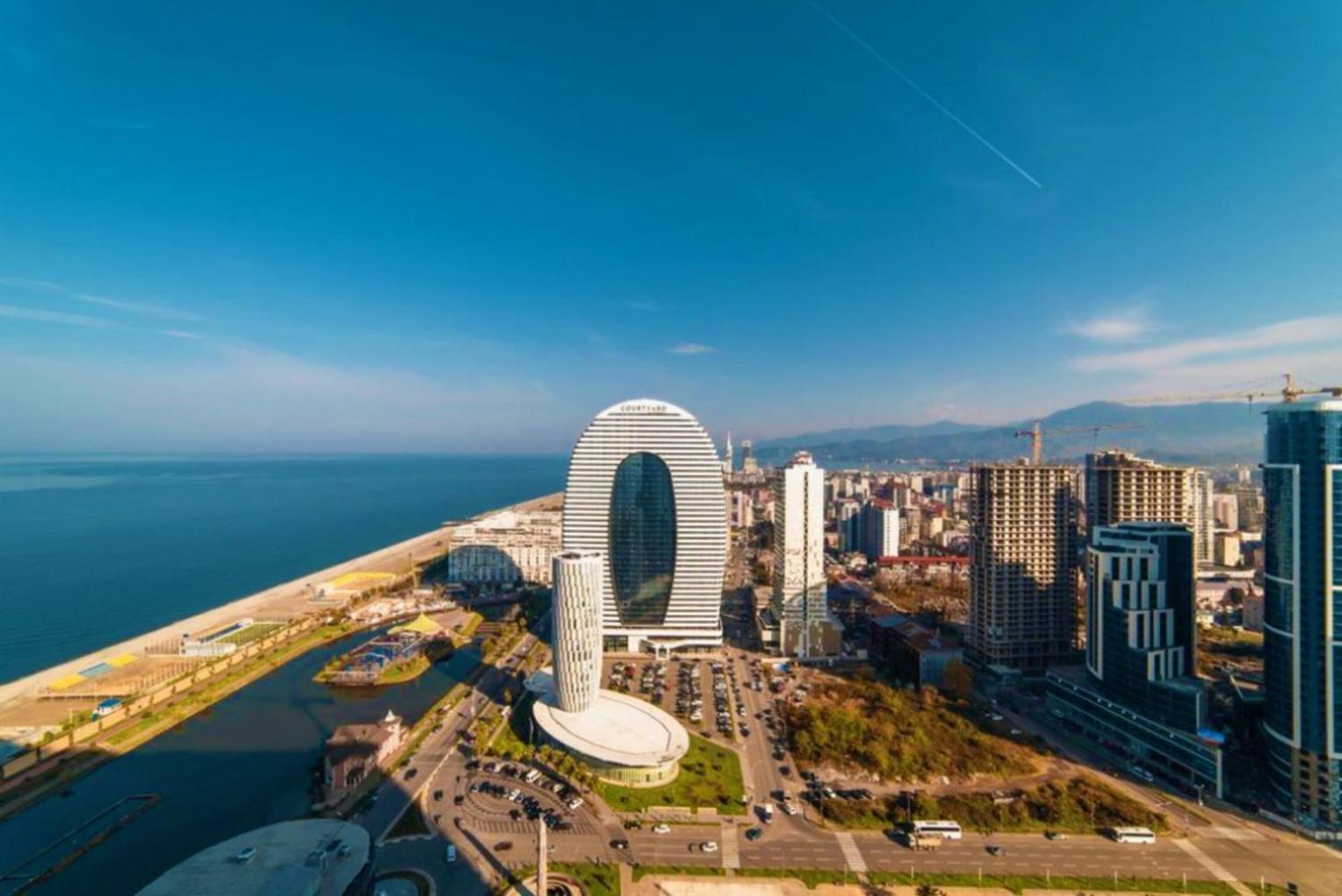 Deluxe Aparthotel In Orbi City Batumi Exteriör bild
